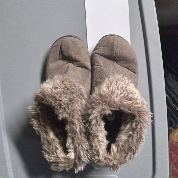Isotoner slipper shoes